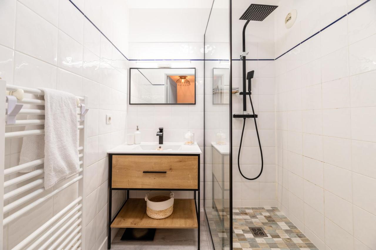 Superbe appartement rénové au centre ville de Menton Exterior foto