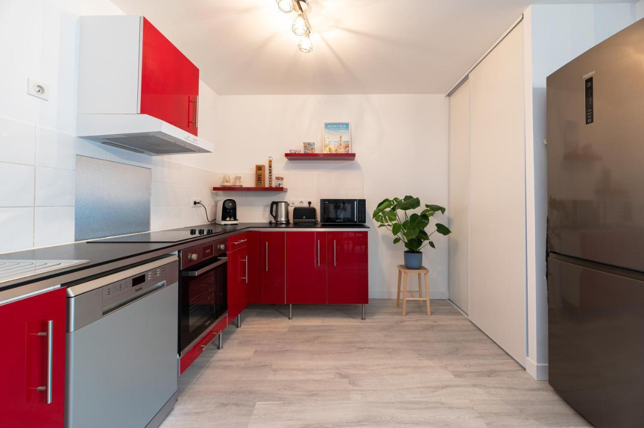 Superbe appartement rénové au centre ville de Menton Exterior foto