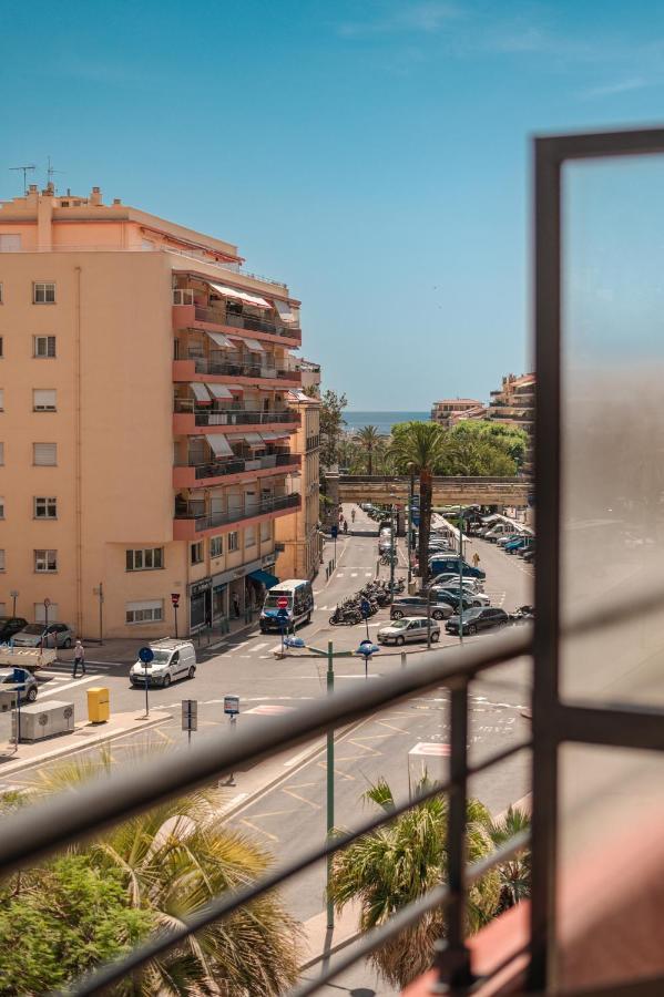 Superbe appartement rénové au centre ville de Menton Exterior foto