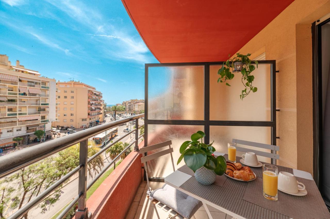 Superbe appartement rénové au centre ville de Menton Exterior foto