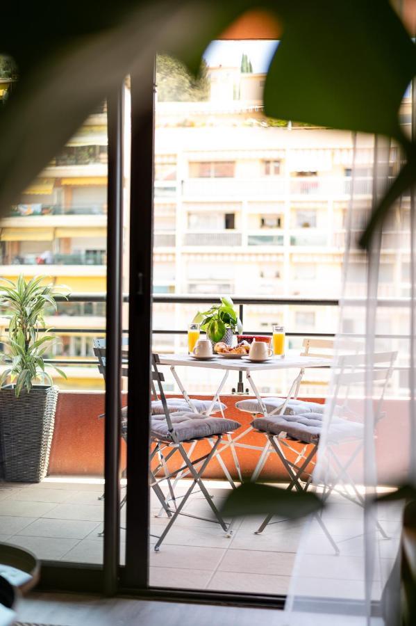 Superbe appartement rénové au centre ville de Menton Exterior foto